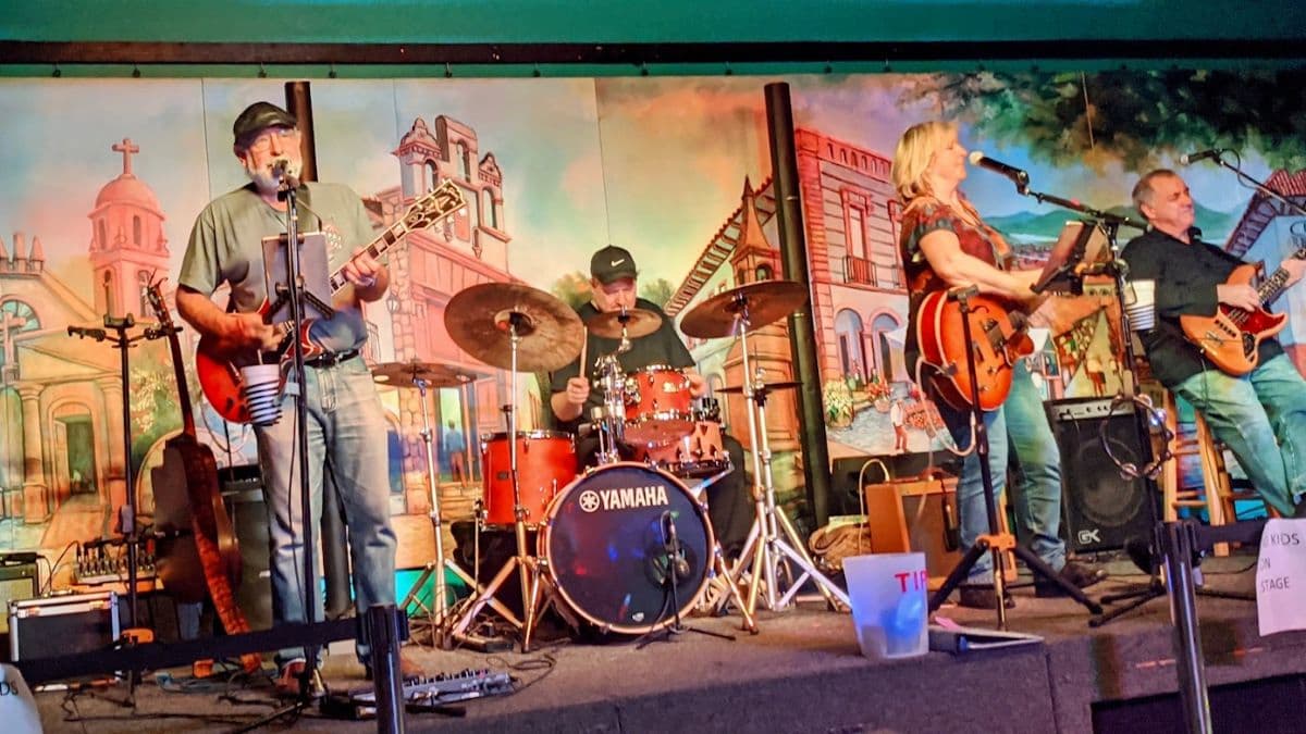 Loose Shoes Band