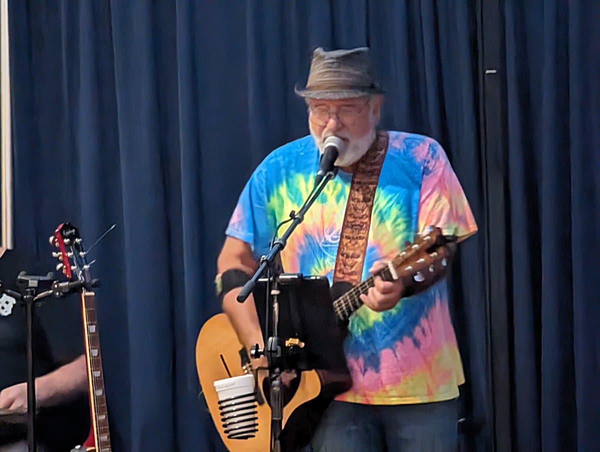 Loose Shoes Band