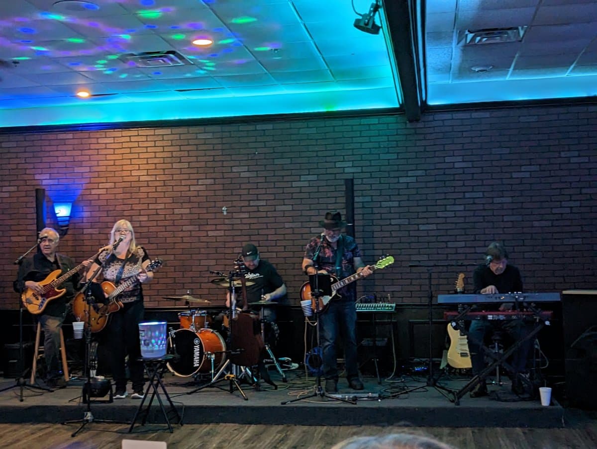 Loose Shoes Band