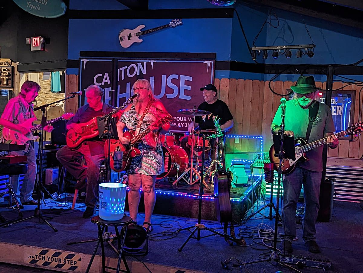 Loose Shoes Band