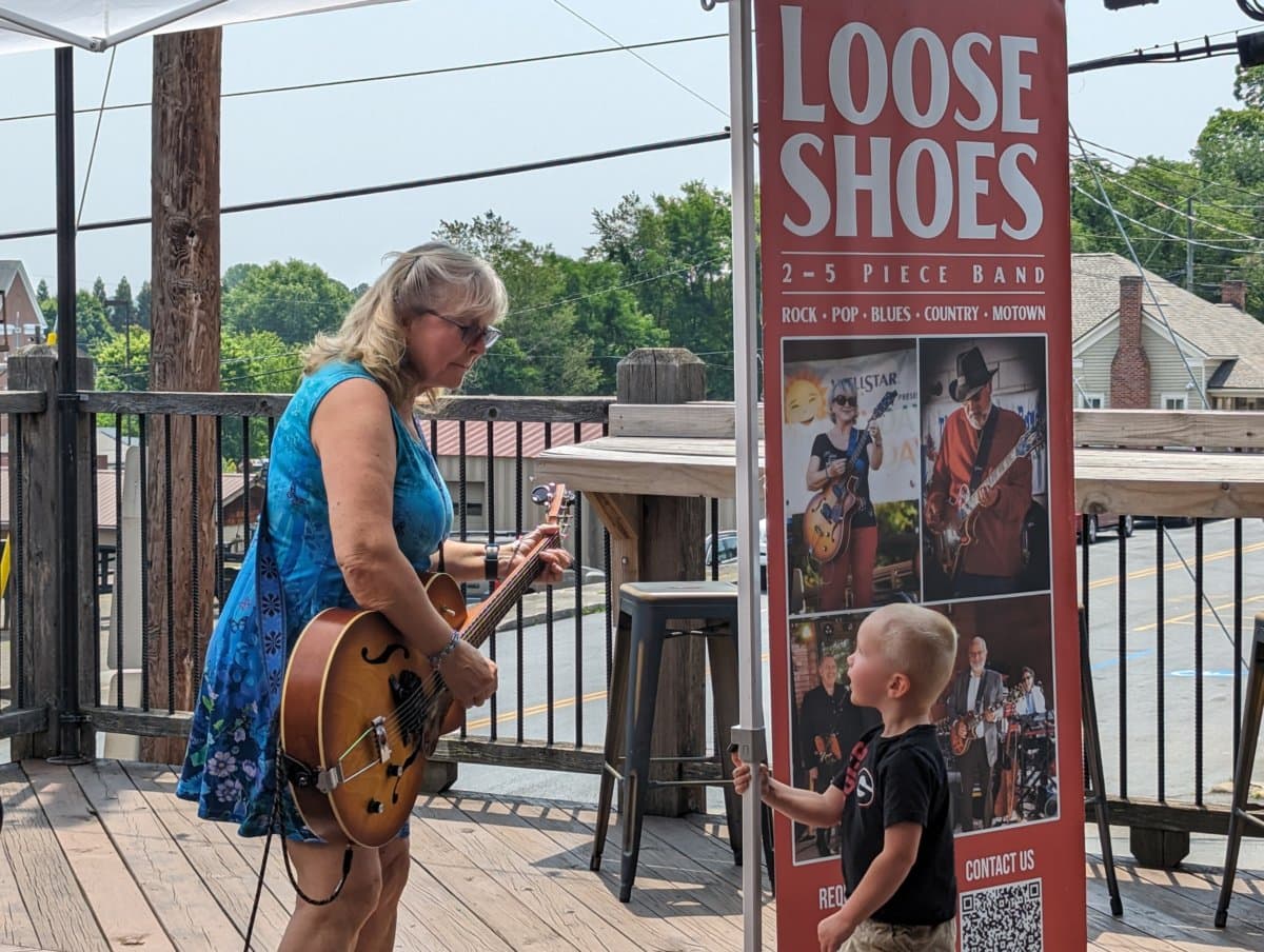 Loose Shoes Band
